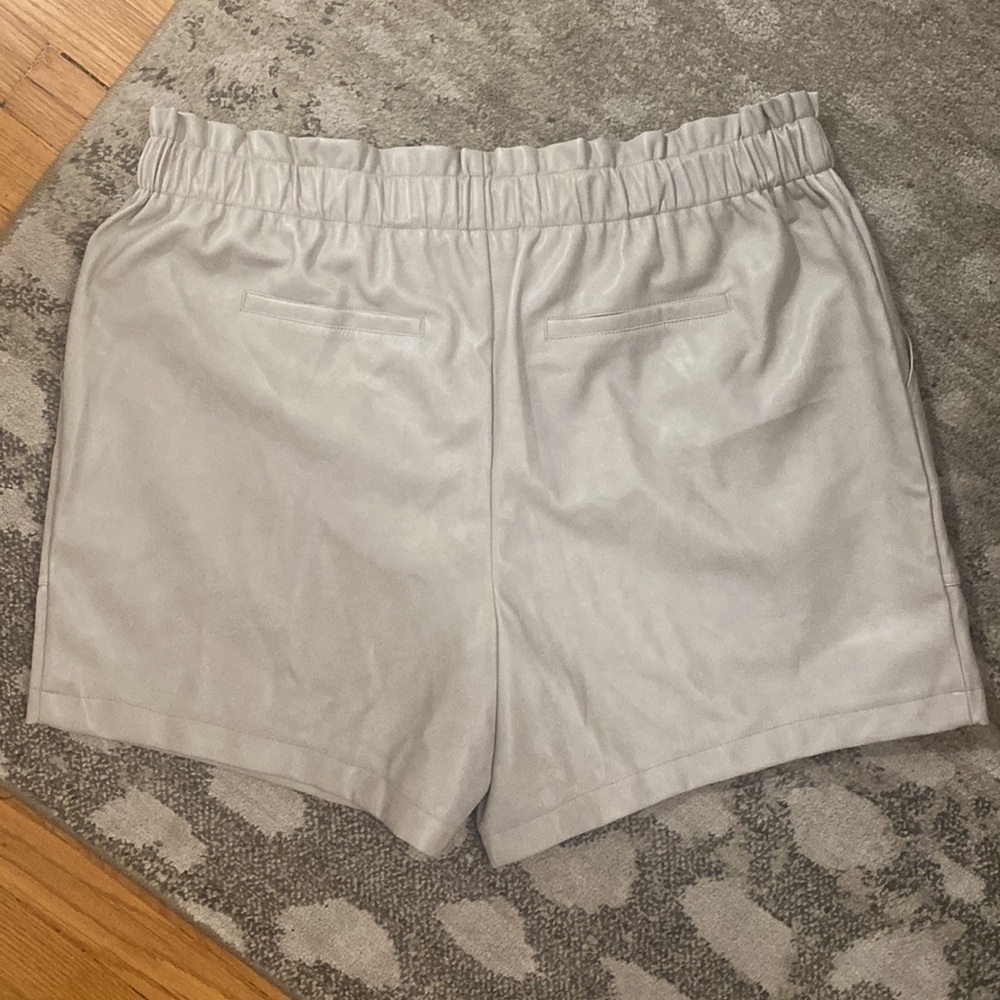 Avec les Filles Faux Leather Beige High Waisted Shorts Size 1X NWT - Picture 5 of 9